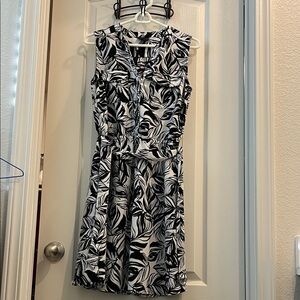 🧋Black and White Sleeveless Dress🧋3/$22
